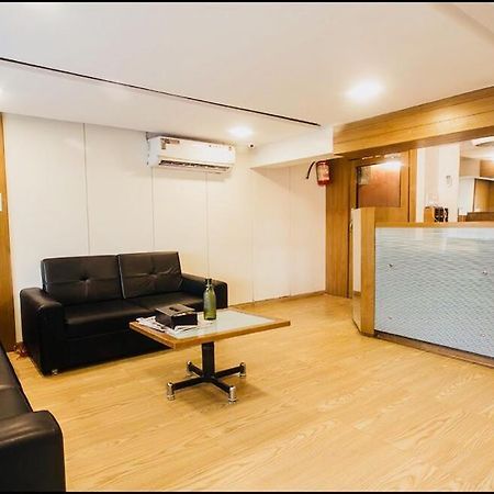 Qubestay Airport Capsule Hotel & Hostel Bombaim Exterior foto