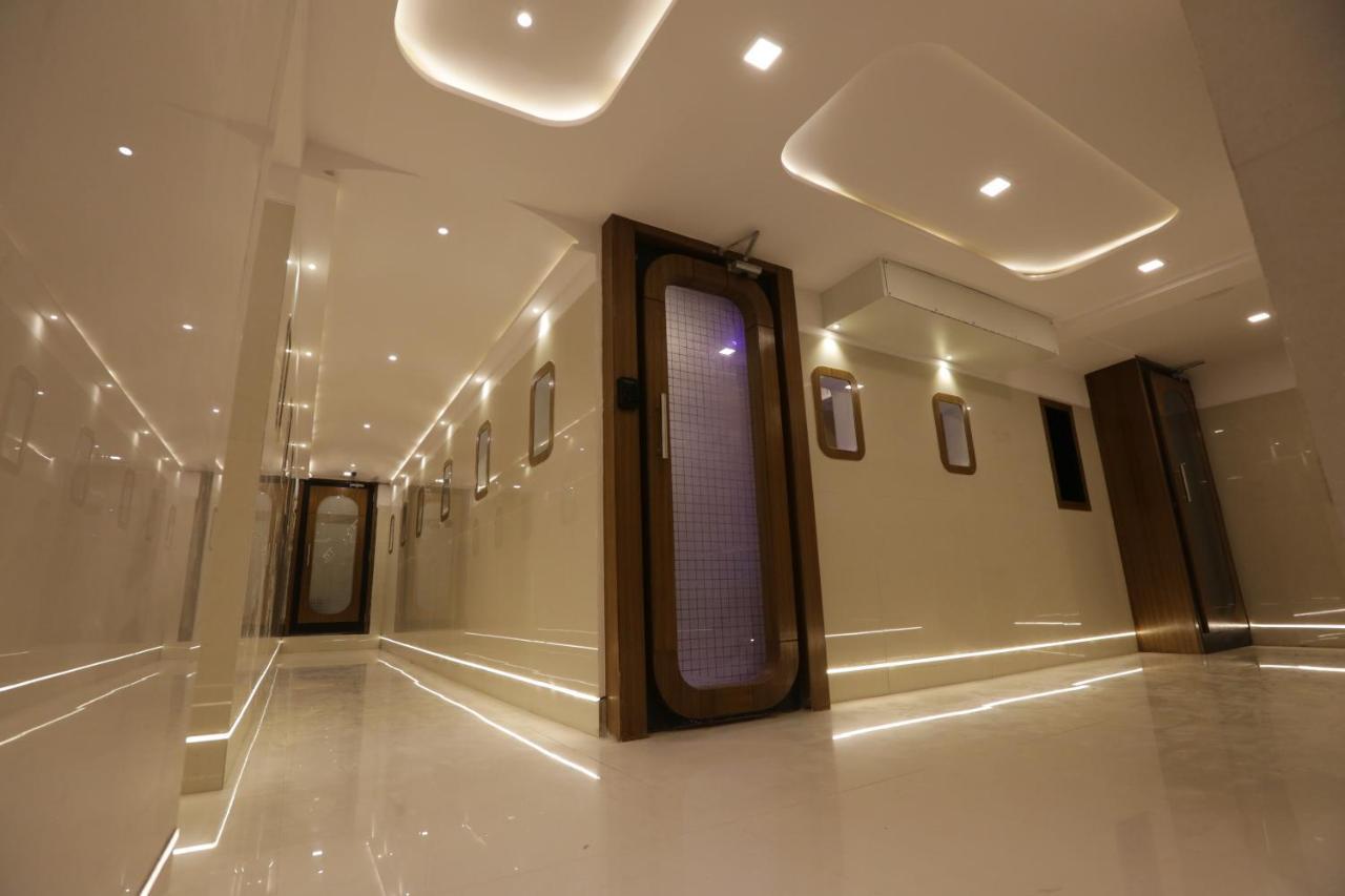 Qubestay Airport Capsule Hotel & Hostel Bombaim Exterior foto
