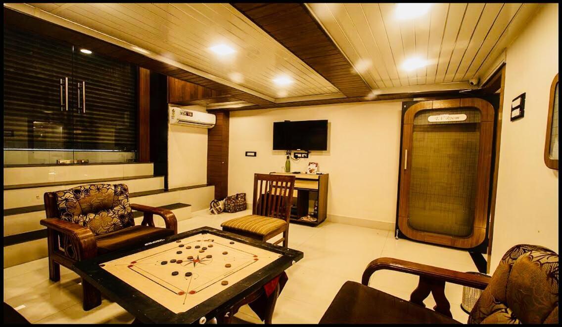 Qubestay Airport Capsule Hotel & Hostel Bombaim Exterior foto